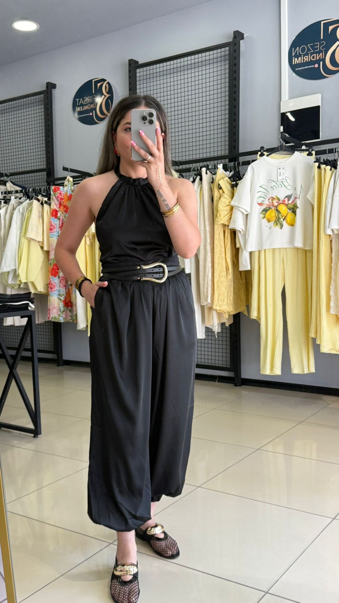 Siyah Boyundan Bağlamalı Sırtı  Açık Bluz