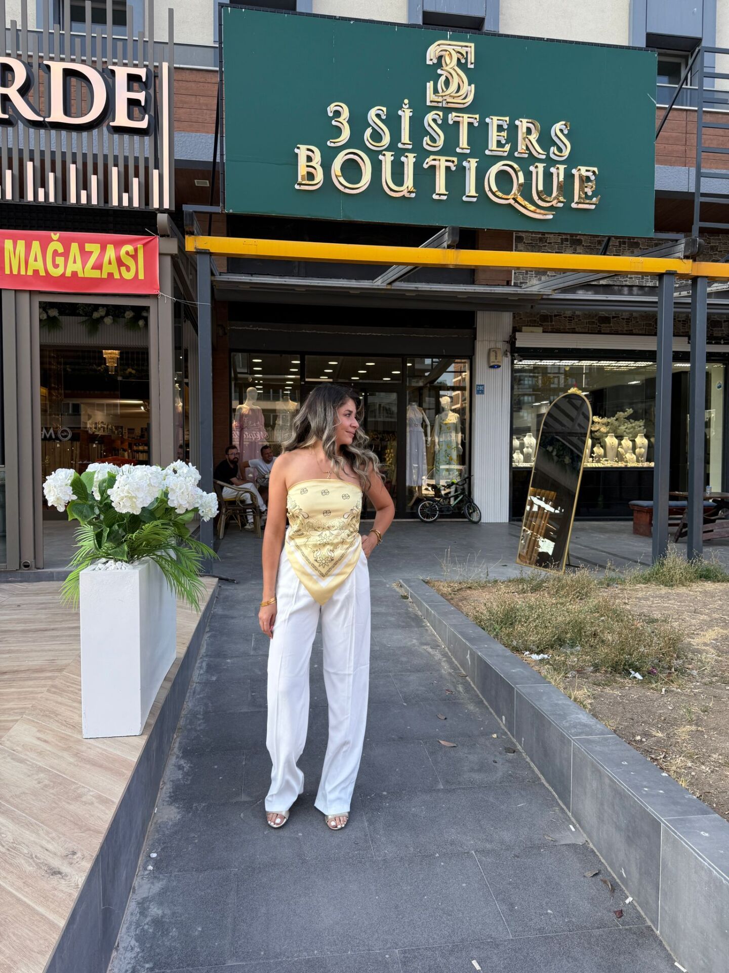 Sarı Saten Sırtı Bağlamalı Straplez Bluz