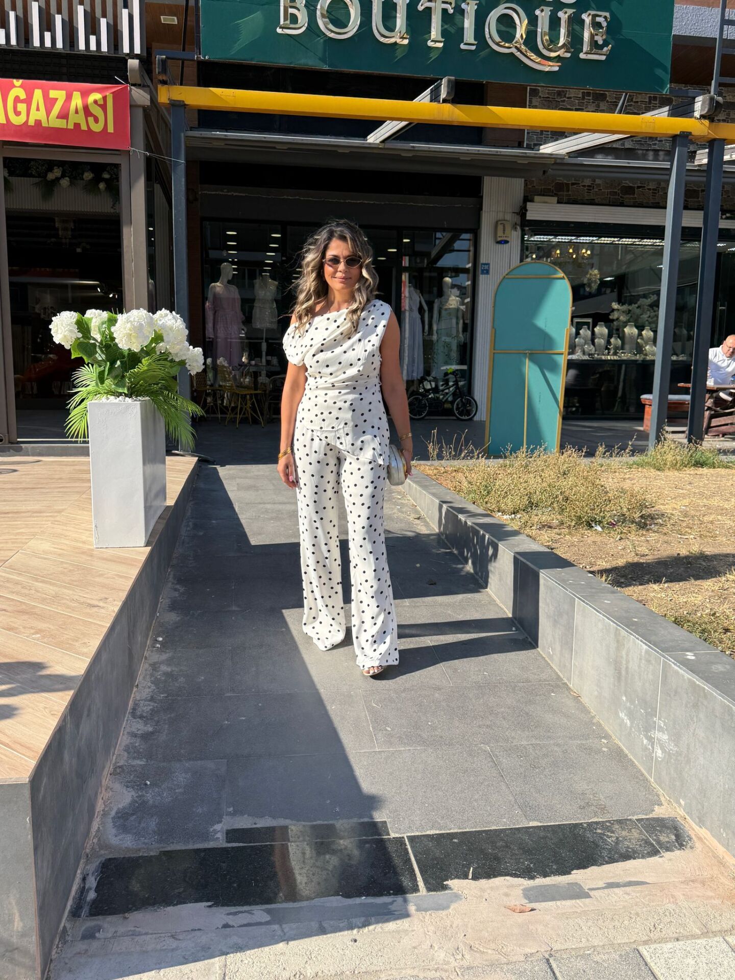 Beyaz Puantiye Desenli Saten Pantolon Takım