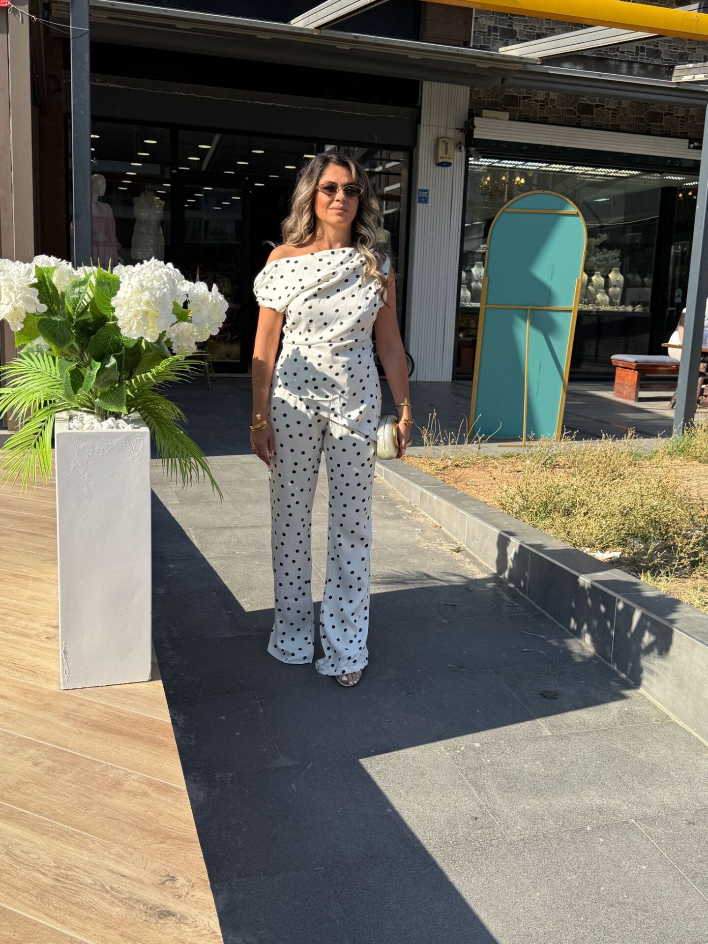 Beyaz Puantiye Desenli Saten Pantolon Takım