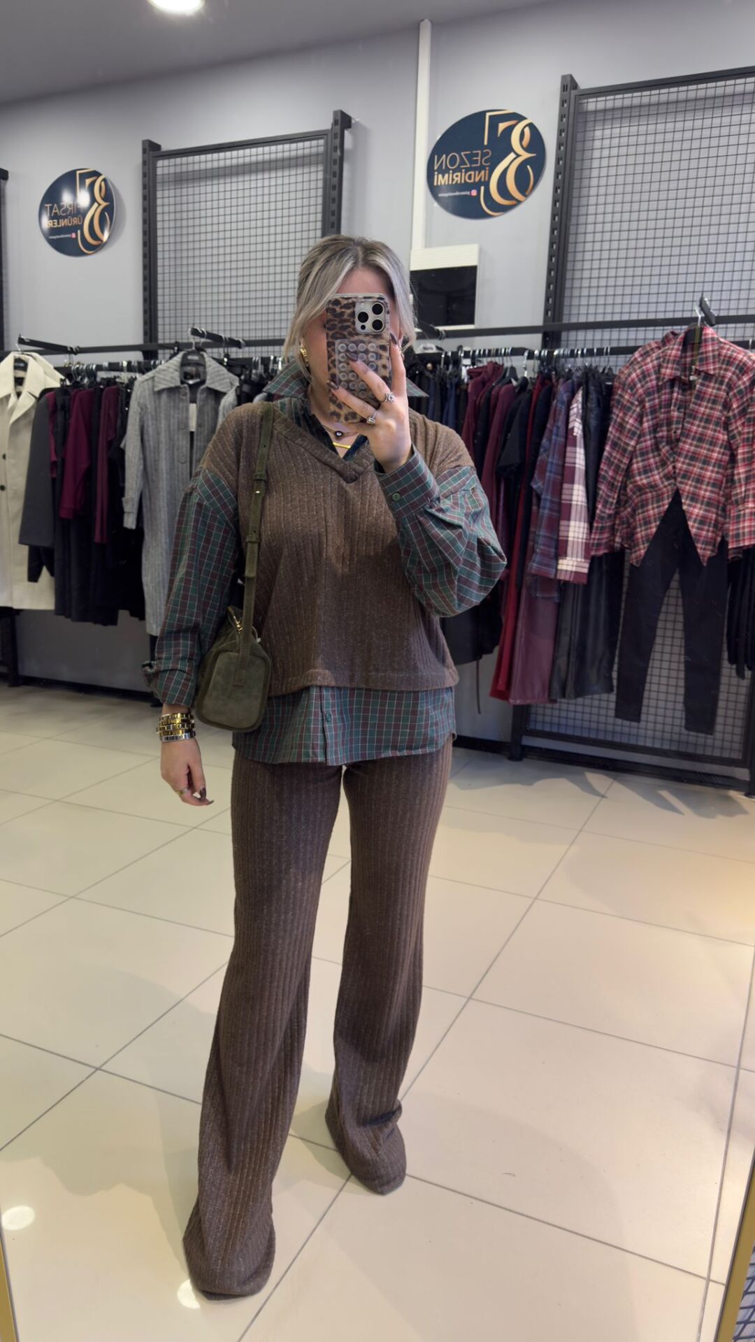 Gömlek Detaylı Triko Takım