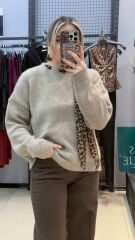 Kendinden Leopar Fular Detaylı Kazak-Sütlü Kahve