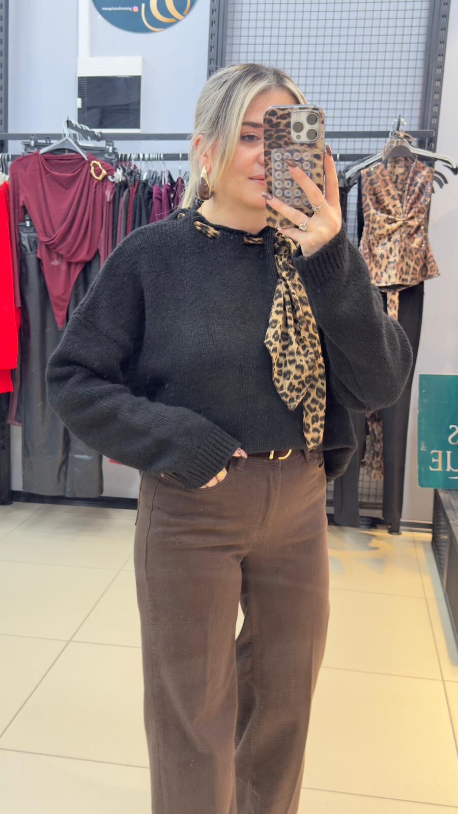 Kendinden LeoparFular Detaylı Kazak-SİYAH