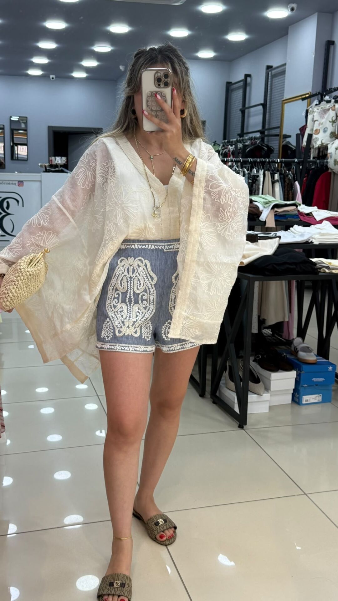 İşlemeli Pareo Görünümlü Bluz