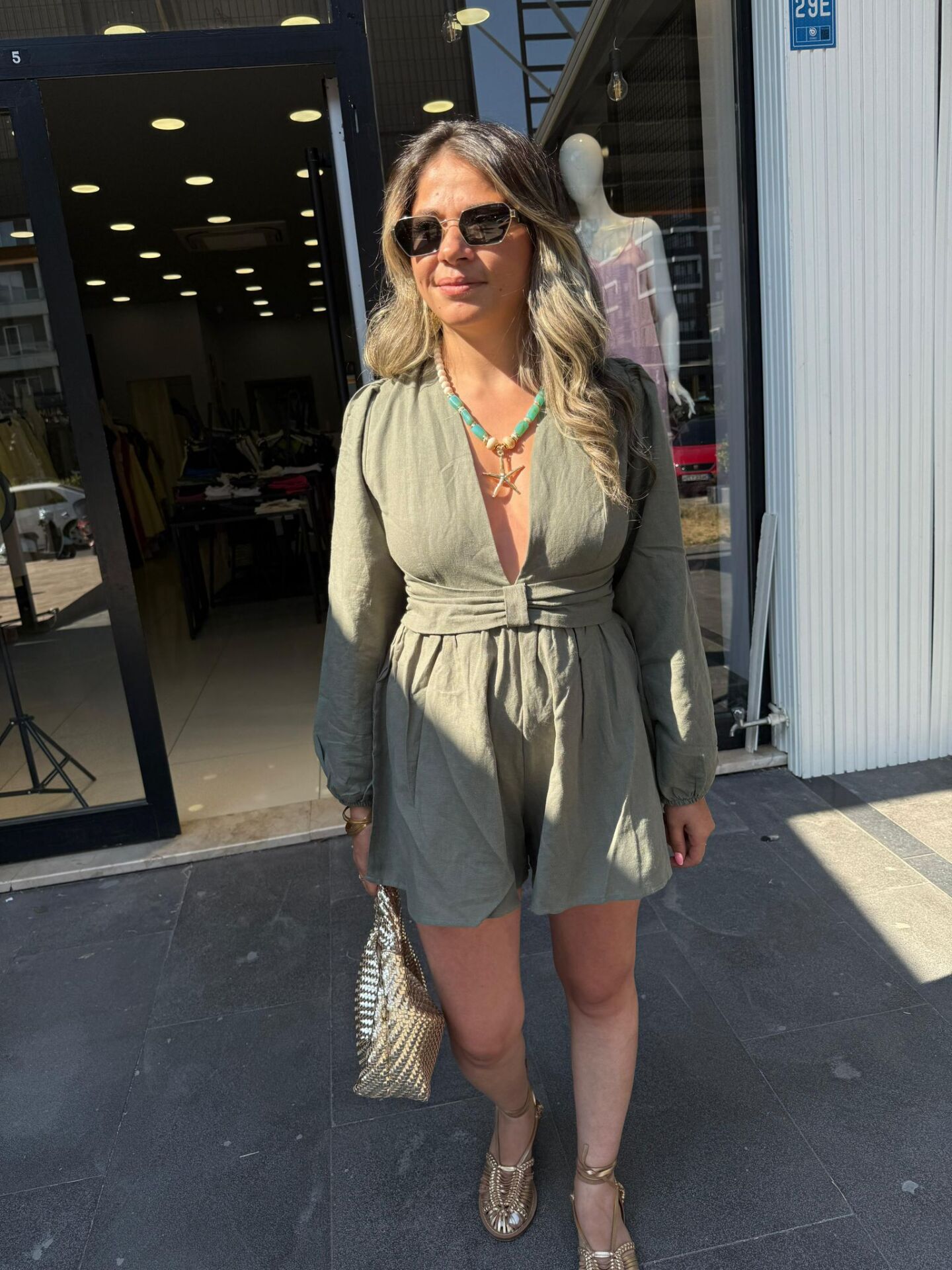 Sırt Dekolteli Keten Takım