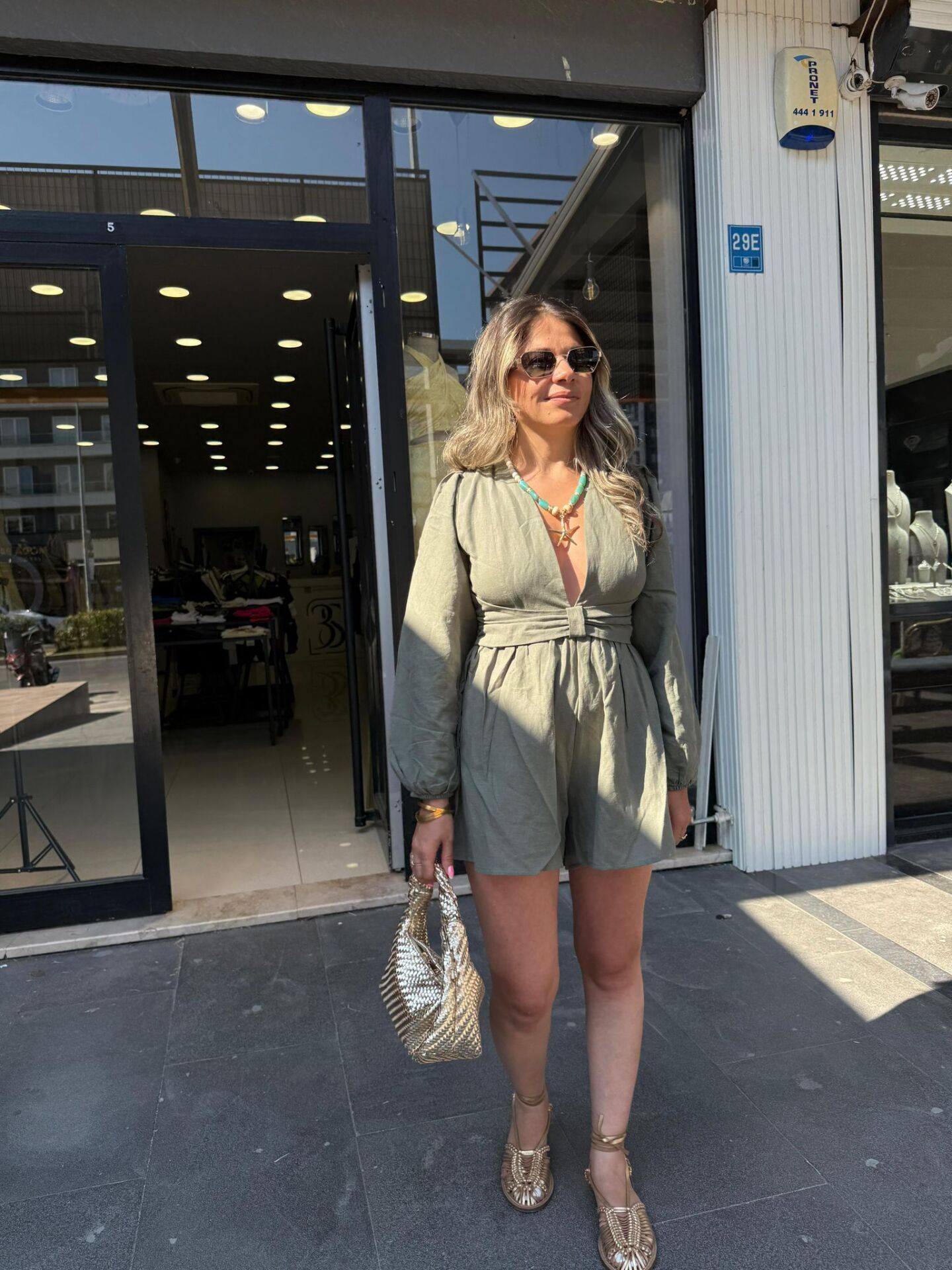 Sırt Dekolteli Keten Takım