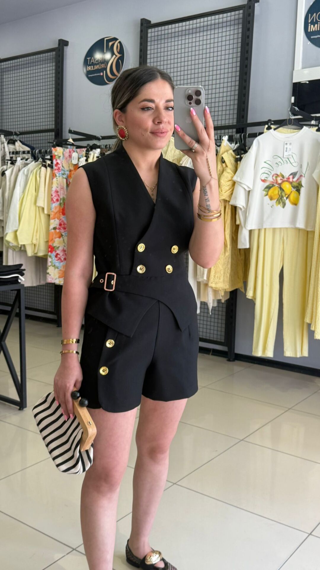 Gold Dügmeli Tasarım Yelek