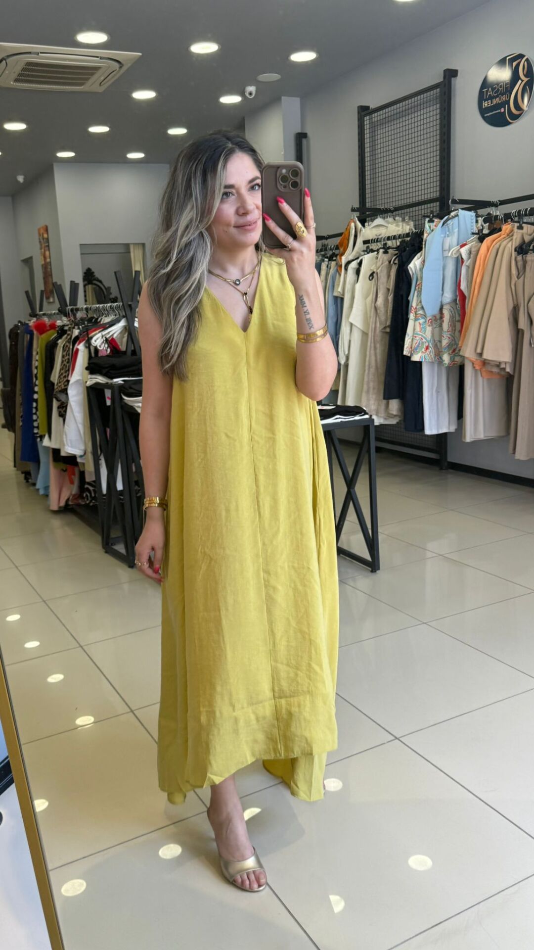 V yaka Tensel Elbise