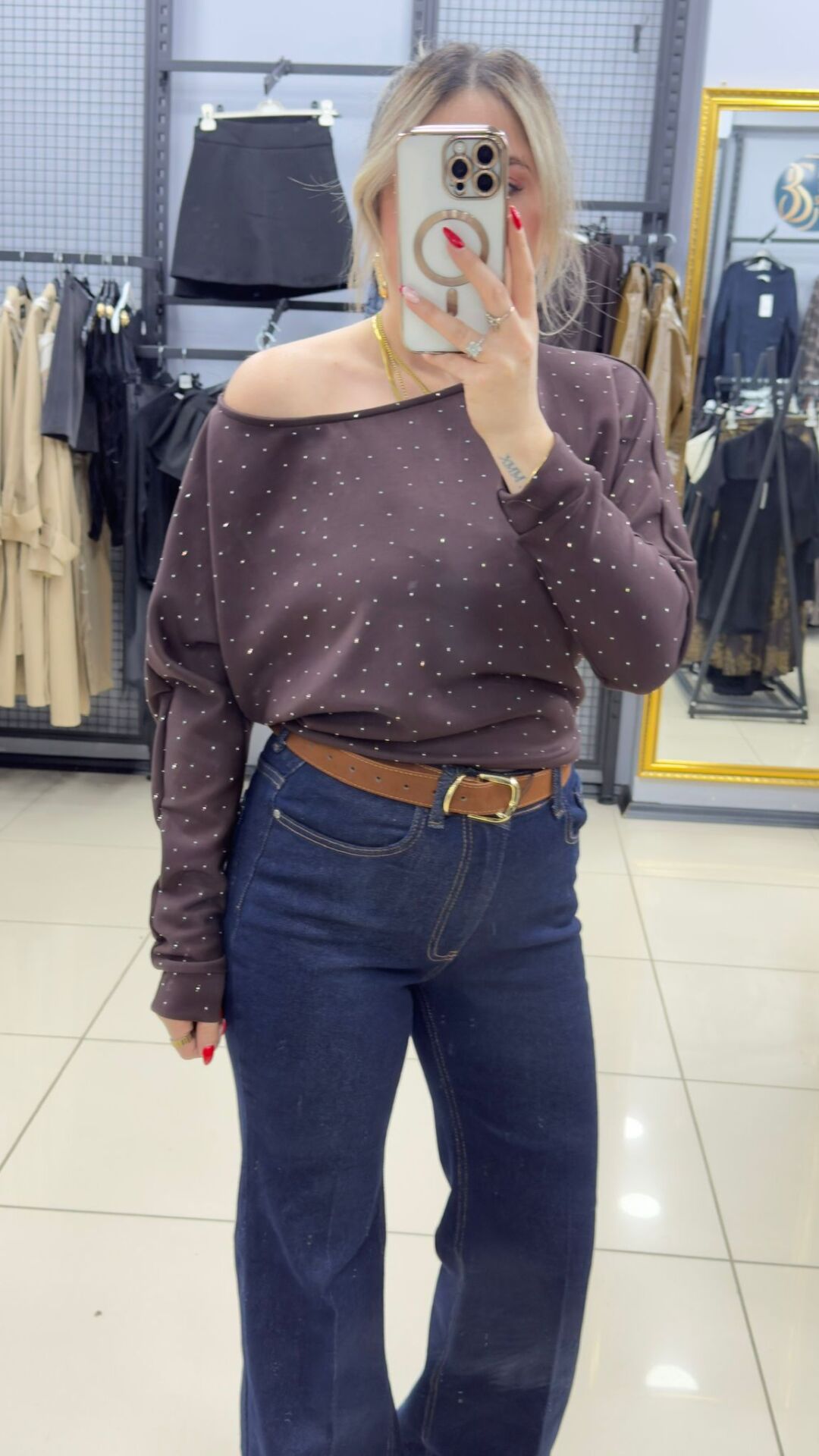 Taşlı Düşük Omuzlu Bluz-KAHVE