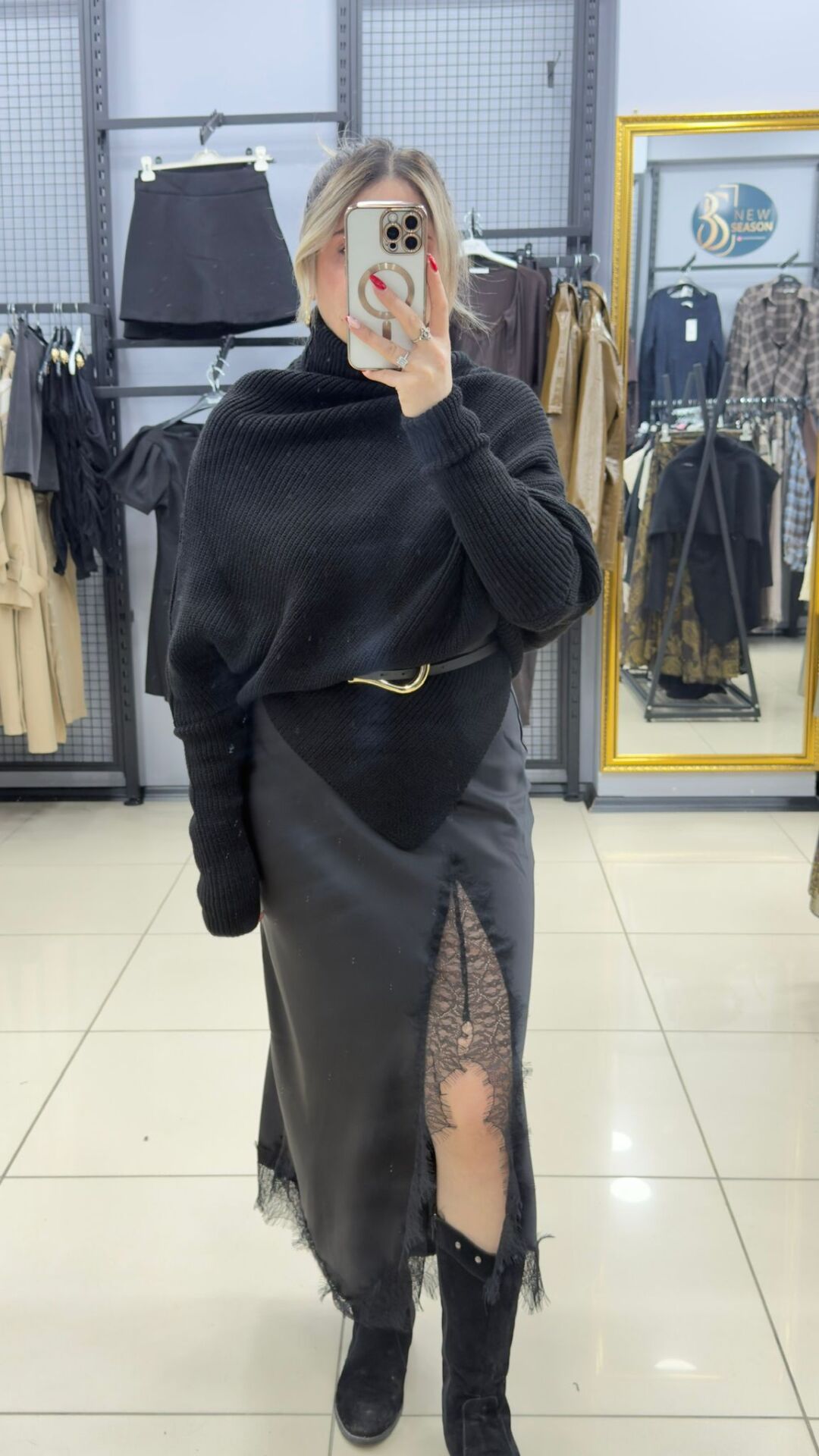 Yarasa Model Boğazlı Üçgen Kazak-SİYAH