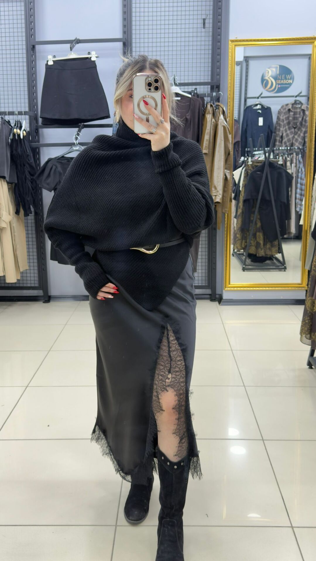 Dantelli Saten Siyah Etek