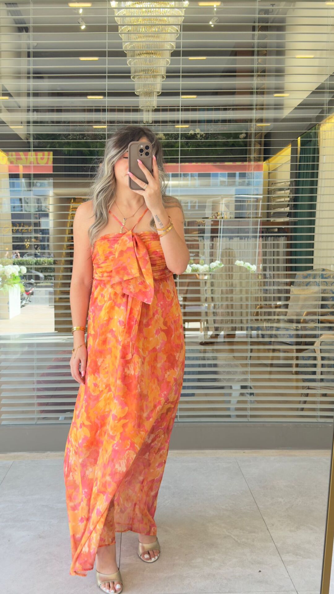 Renkli Önden Fiyonklu Elbise