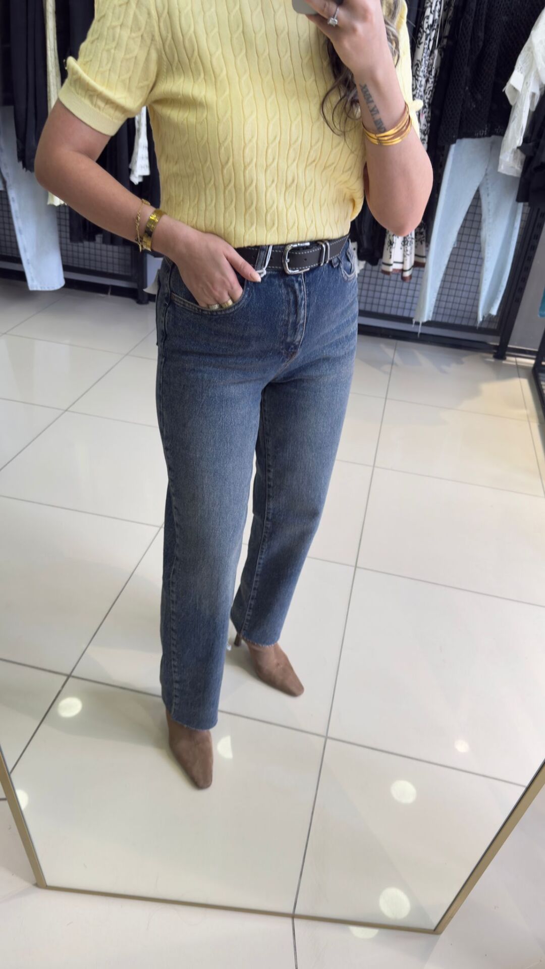 Kendinden Kemerli Kesik Paça jEAN