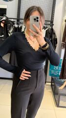 V Yaka Detaylı Bluz-SİYAH