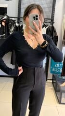 V Yaka Detaylı Bluz-SİYAH