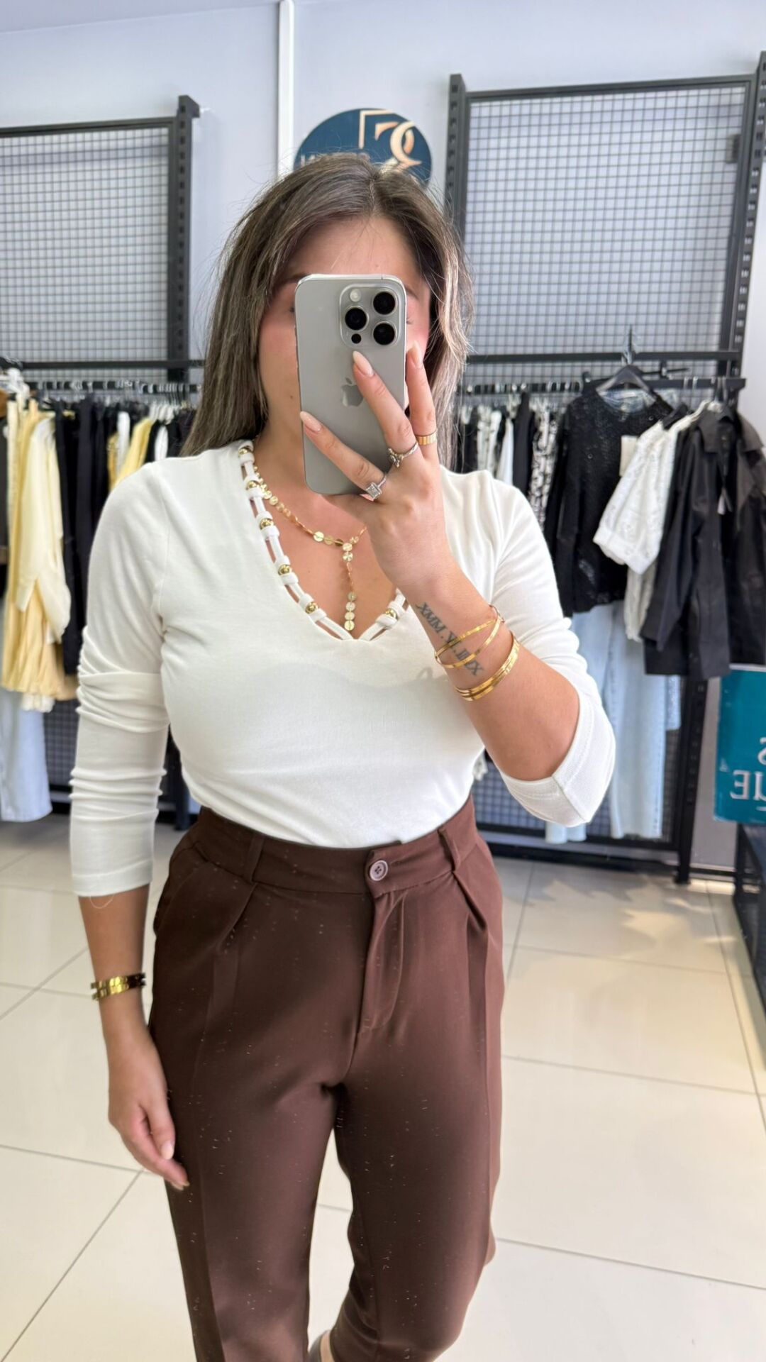 V Yaka Detaylı Bluz-BEYAZ