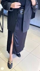 Saten Dantel Detaylı Yırtmaçlı Etek