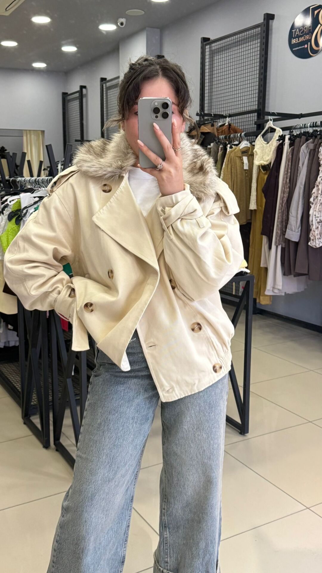 Çıkarılabilir Kürk detaylı Tasarım Trenç