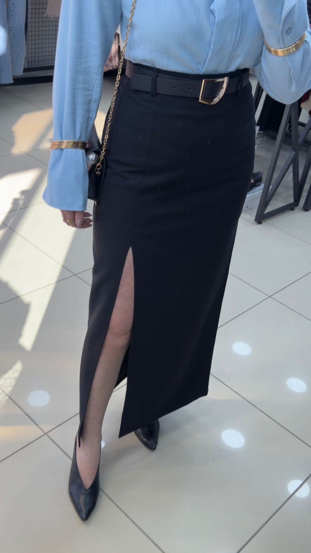 Kemerli Yırtmaç Detaylı Etek