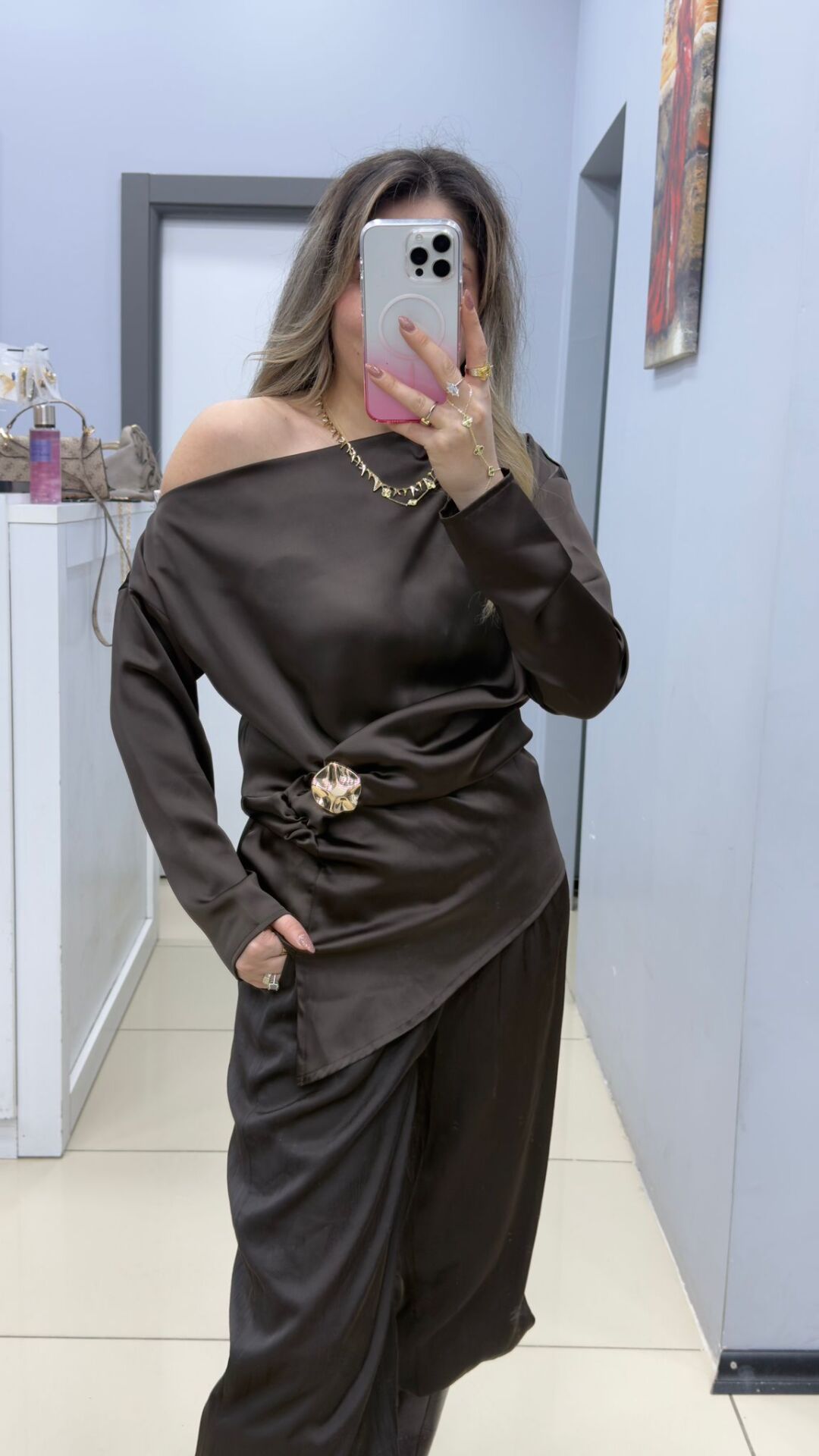 Toka Detaylı  Kayık Yaka Saten bluz