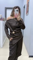 Toka Detaylı  Kayık Yaka Saten bluz