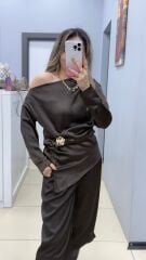 Toka Detaylı  Kayık Yaka Saten bluz