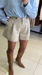 Düğme Detayı Şort