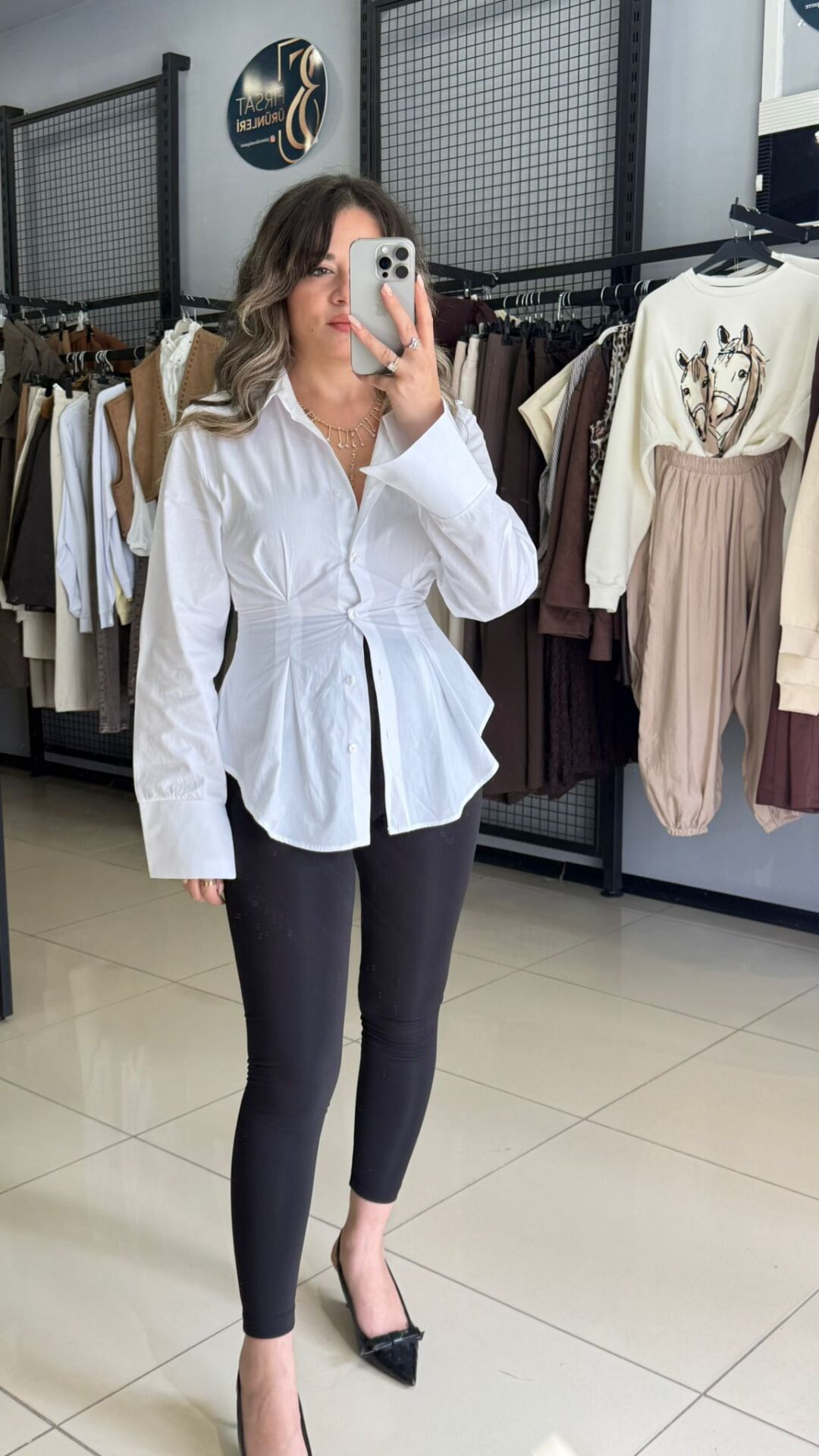 Beyaz Belden Oturtmalı Poplin Gömlek