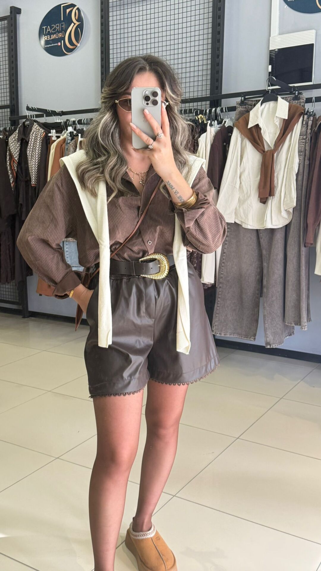 Beli Ladtikli Deri Şort