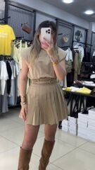 Vatkalı Çift Kemer Detaylı Pileli Elbise