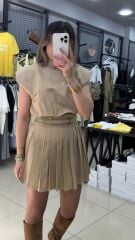 Vatkalı Çift Kemer Detaylı Pileli Elbise