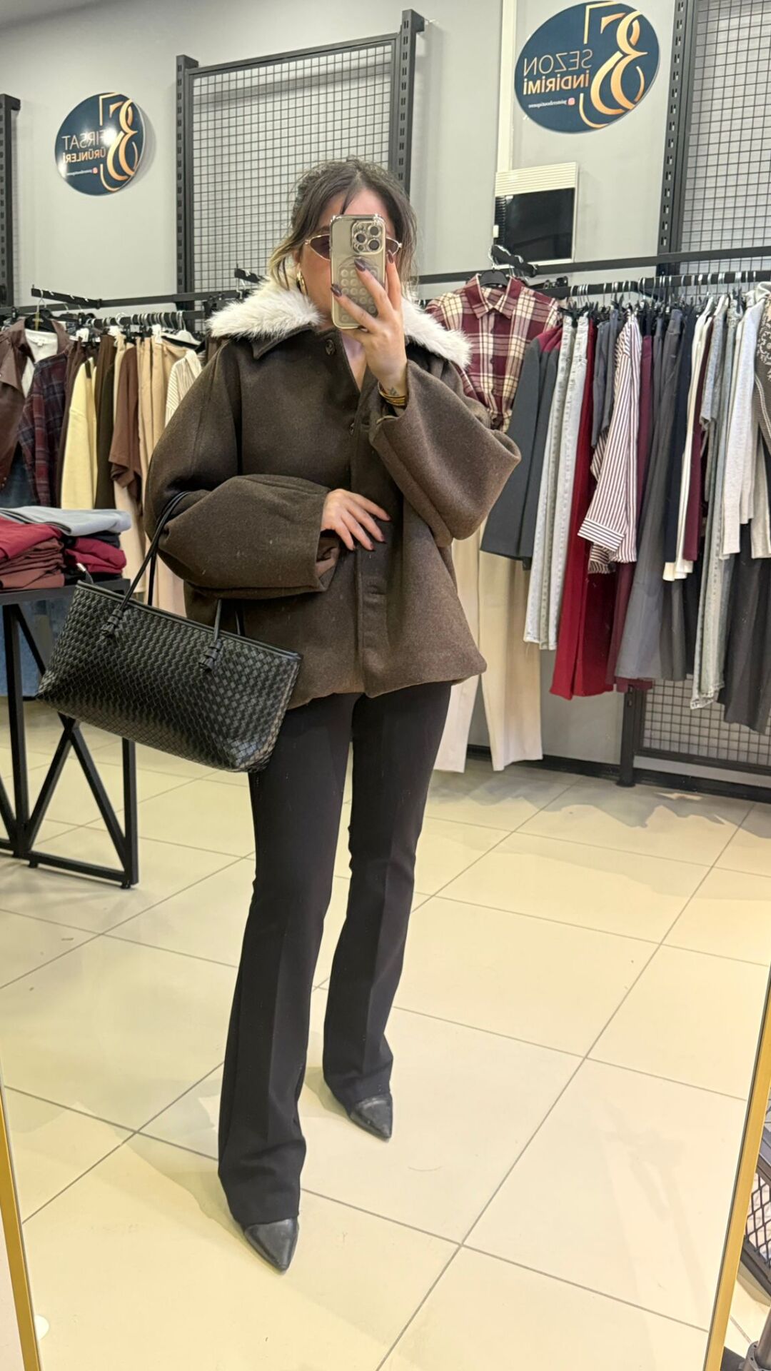 Marka Model İçi Astarlı Kürkü Çıkabilen Kaşe Mont