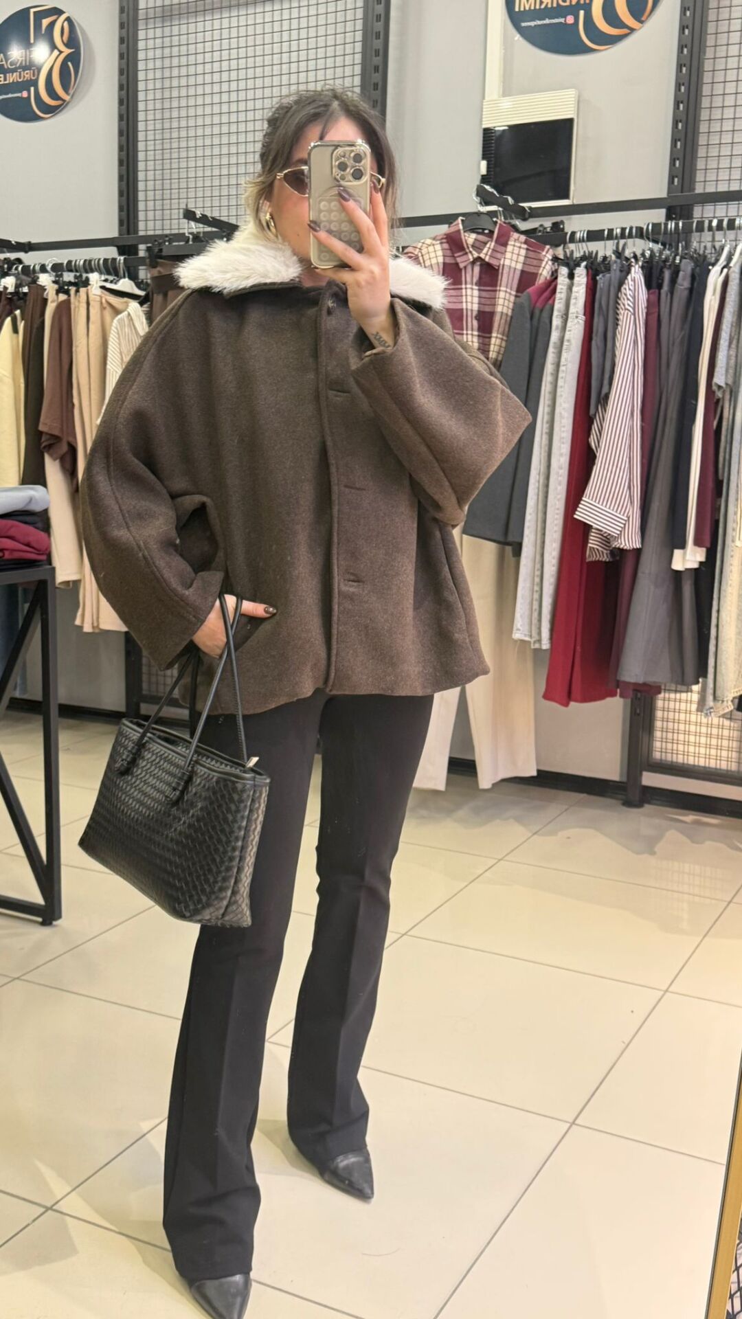 Marka Model İçi Astarlı Kürkü Çıkabilen Kaşe Mont